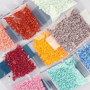 Diamond painting kit with multiple bags of colorful resin drills arranged in a grid pattern.