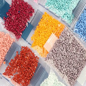 Diamond painting kit with multiple small bags of colorful round diamonds.