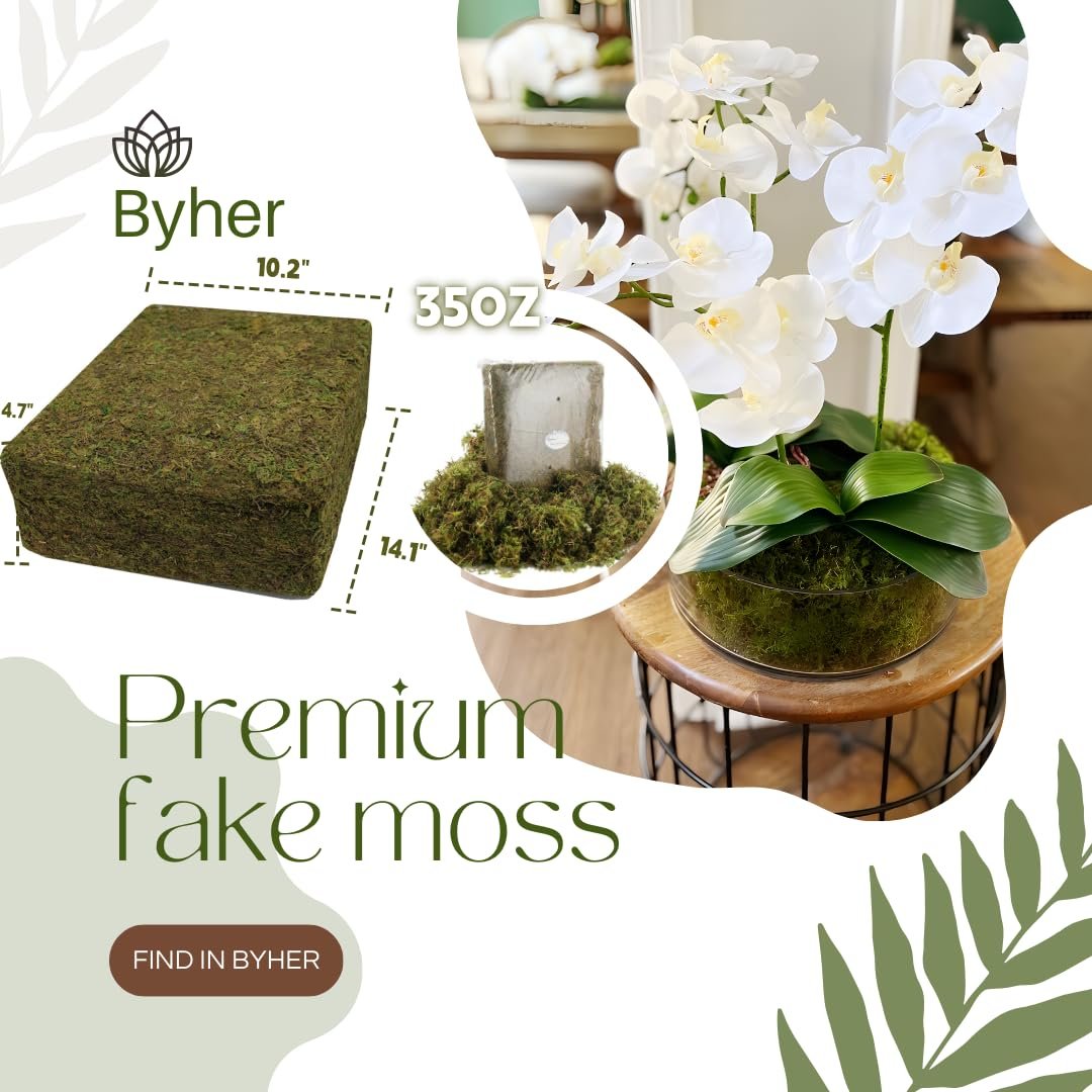 Block of artificial moss with dimensions and weight, next to a decorative arrangement with orchids and moss.