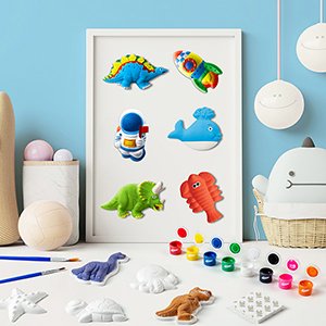 Plaster painting kit with dinosaur, astronaut, whale, rocket, fish, and turtle figurines, plus paints and brushes.