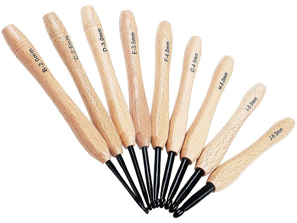 Set of 9 aluminum crochet hooks with wooden handles, sizes B-2.0mm to J-6.0mm, displayed on a white background.